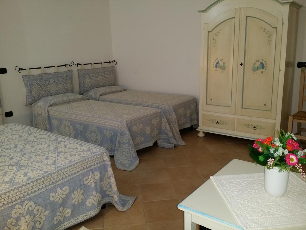 Bed & Breakfast Mare Isole Ла-Маддалена Екстер'єр фото