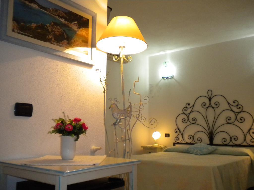 Bed & Breakfast Mare Isole Ла-Маддалена Екстер'єр фото